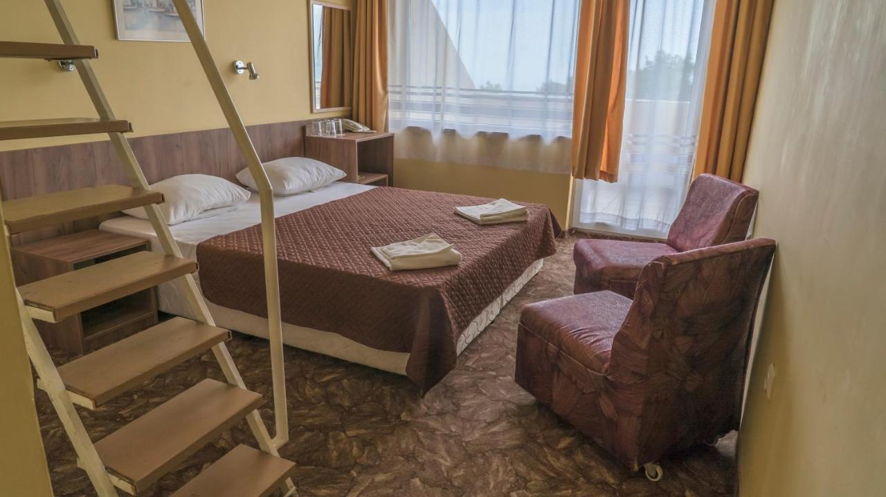 Park Hotel Persey Varna Buitenkant foto