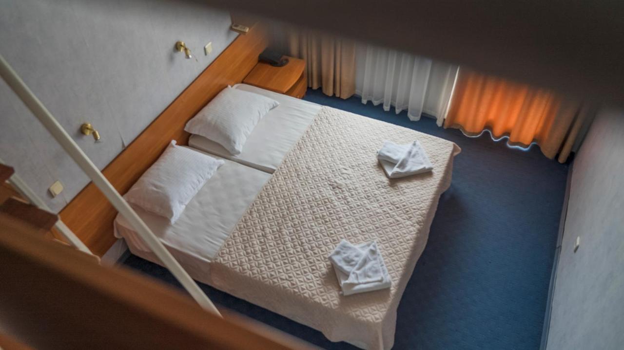 Park Hotel Persey Varna Buitenkant foto