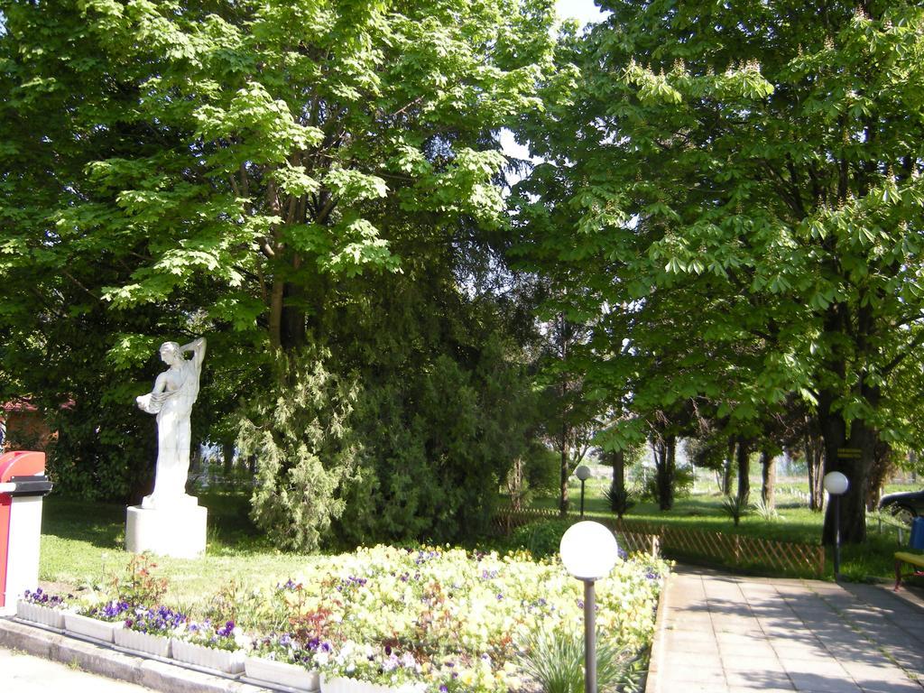 Park Hotel Persey Varna Buitenkant foto